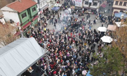 Odunpazarı Belediyesinin yeni yıl pazarı büyük ilgi gördü