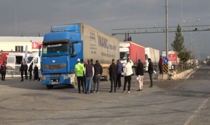 Öncüpınar Sınır Kapısında kilometrelerce tır kuyruğu