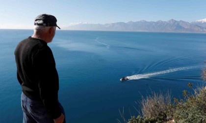 Otomobiliyle falezlerden düşen genç için su altı mağaralarında arama başlatıldı