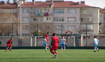 Özvatanspor geriden gelerek kazandı