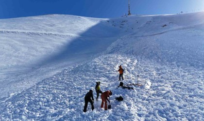 Palandöken Kayak Merkezinde çığ rasat analiz ve kurtarma eğitimi