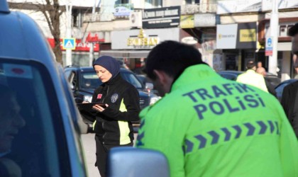 Sakaryada polisten denetim: Kurallara uymayanlara ceza yağdı