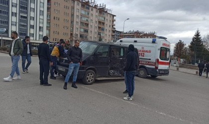 Seydişehirde trafik kazası: 2 yaralı