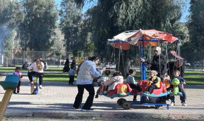 Sıcak havada piknik alanları doldu