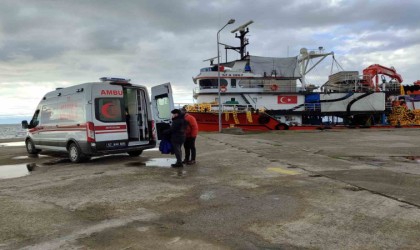 Sinop açıklarında gemide düşen balıkçı yaralandı