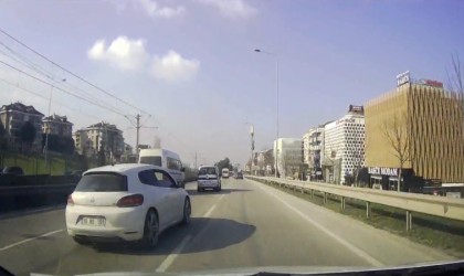 Trafikte makas atan sürücü kamerada