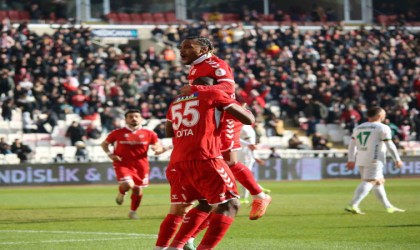 Trendyol Süper Lig: Sivasspor: 1 - Alanyaspor: 0 (İlk yarı)