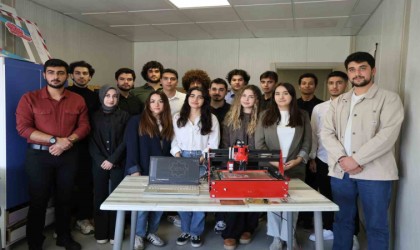 Üniversite öğrencilerinden yerli CNC makinesi