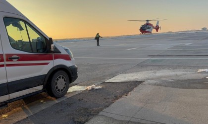 Yanık tedavisi gören 3 yaşındaki çocuk ambulans helikopterle Vana getirildi