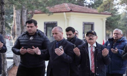 Yaşar Doğu kabri başında dualarla anıldı